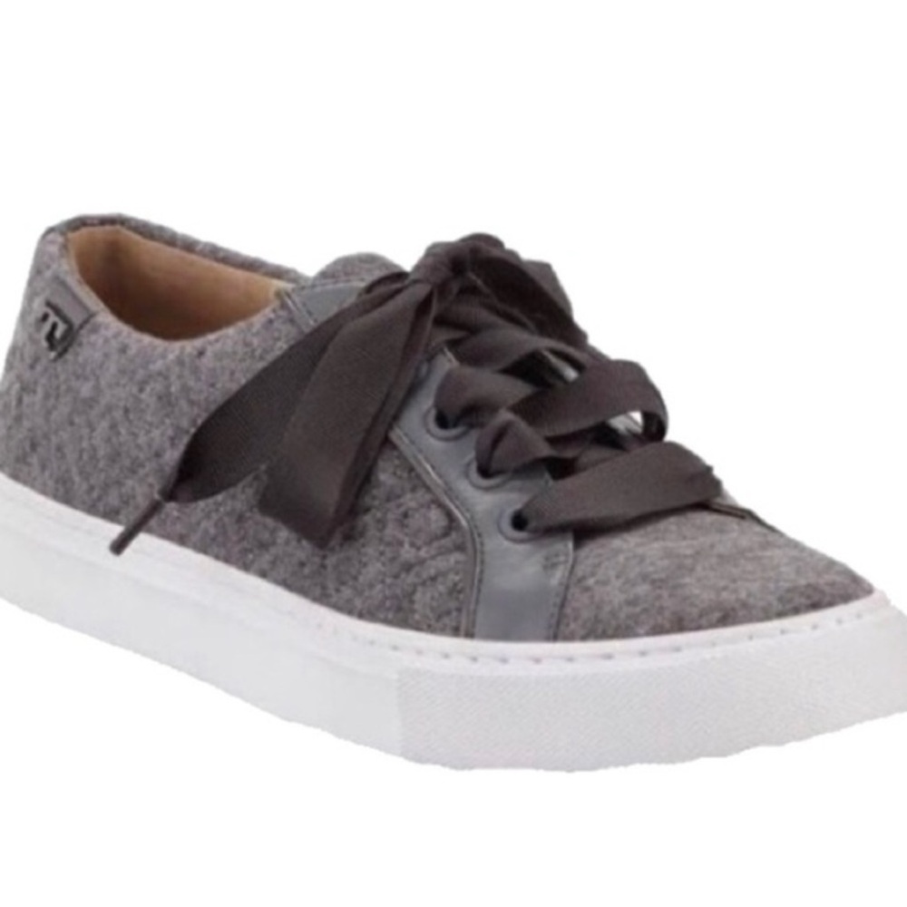 TORY BURCH Marion Quilted Fleece Lace Up Sneakers, Dovestone 8 EUC